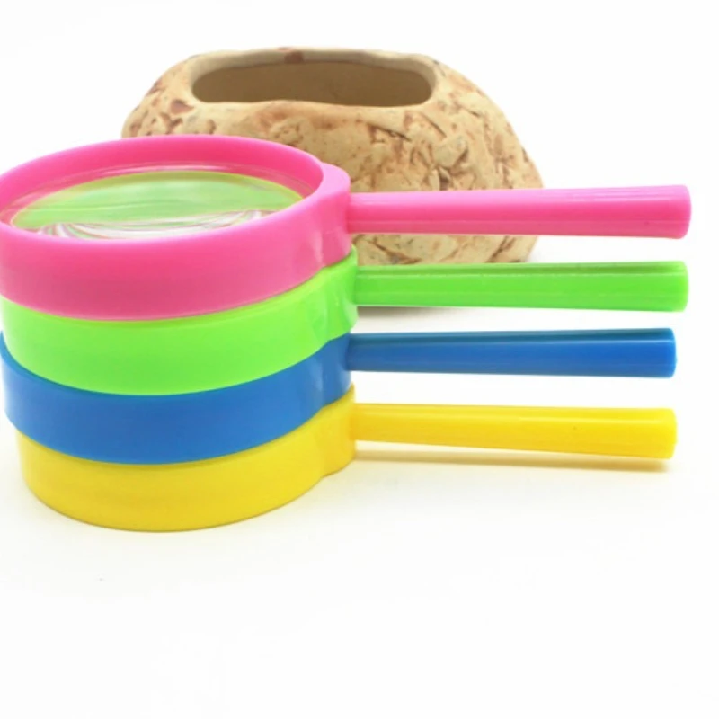A Handheld Plastic Magnifying Glass, Handheld Reading Puzzle Science and Education Magnifying Lens Christmas Gift