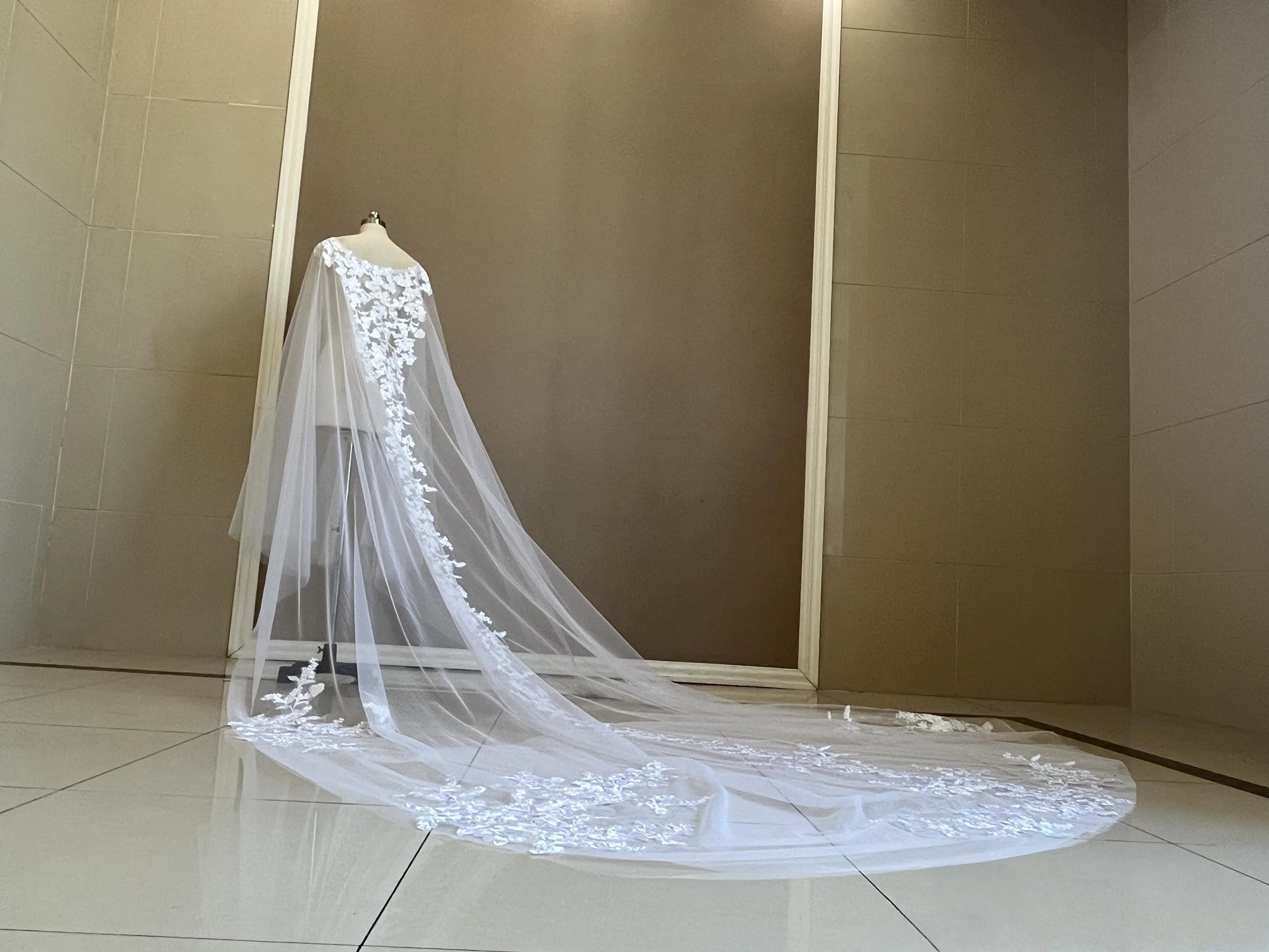 SBS Luxurious cathedral wedding lace applique shawl long white lace bridal veil ivory trailing lace cape Wedding Shawl Accessory