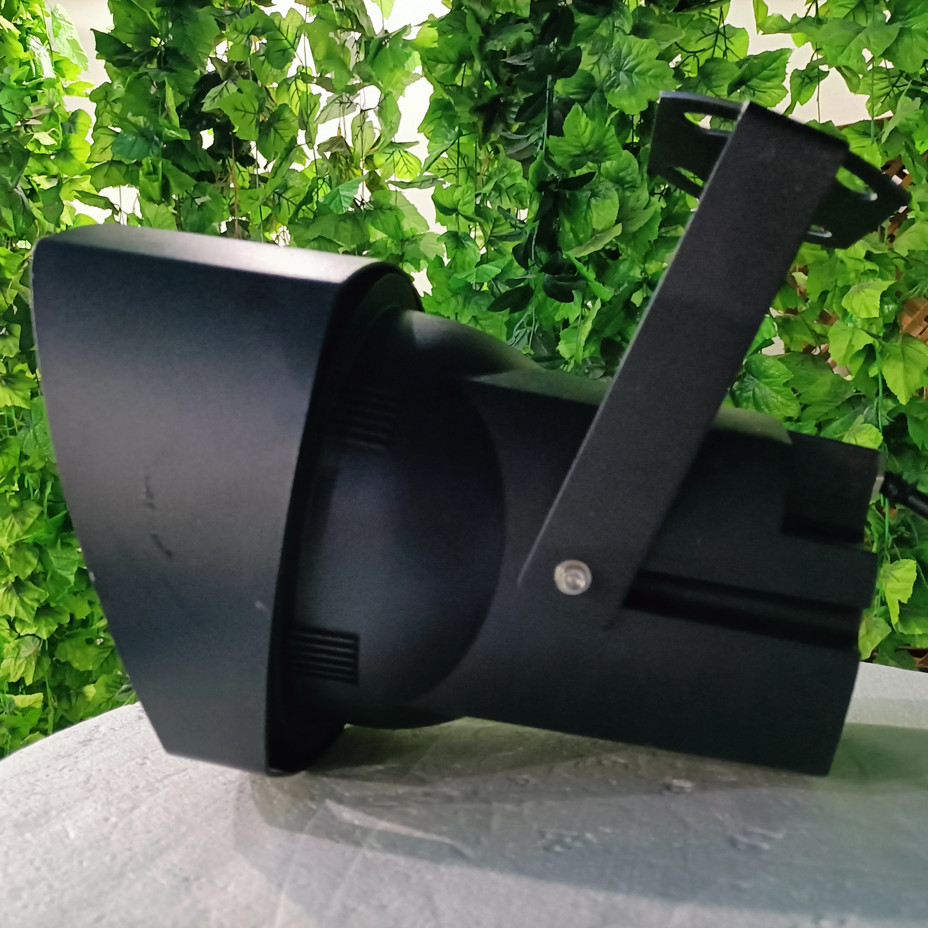 Solid State Outdoor Portable Solar-Powered Bird Wild Animal Insect Repeller for Farms Birds Bats Dogs Pets US Bird Spikes