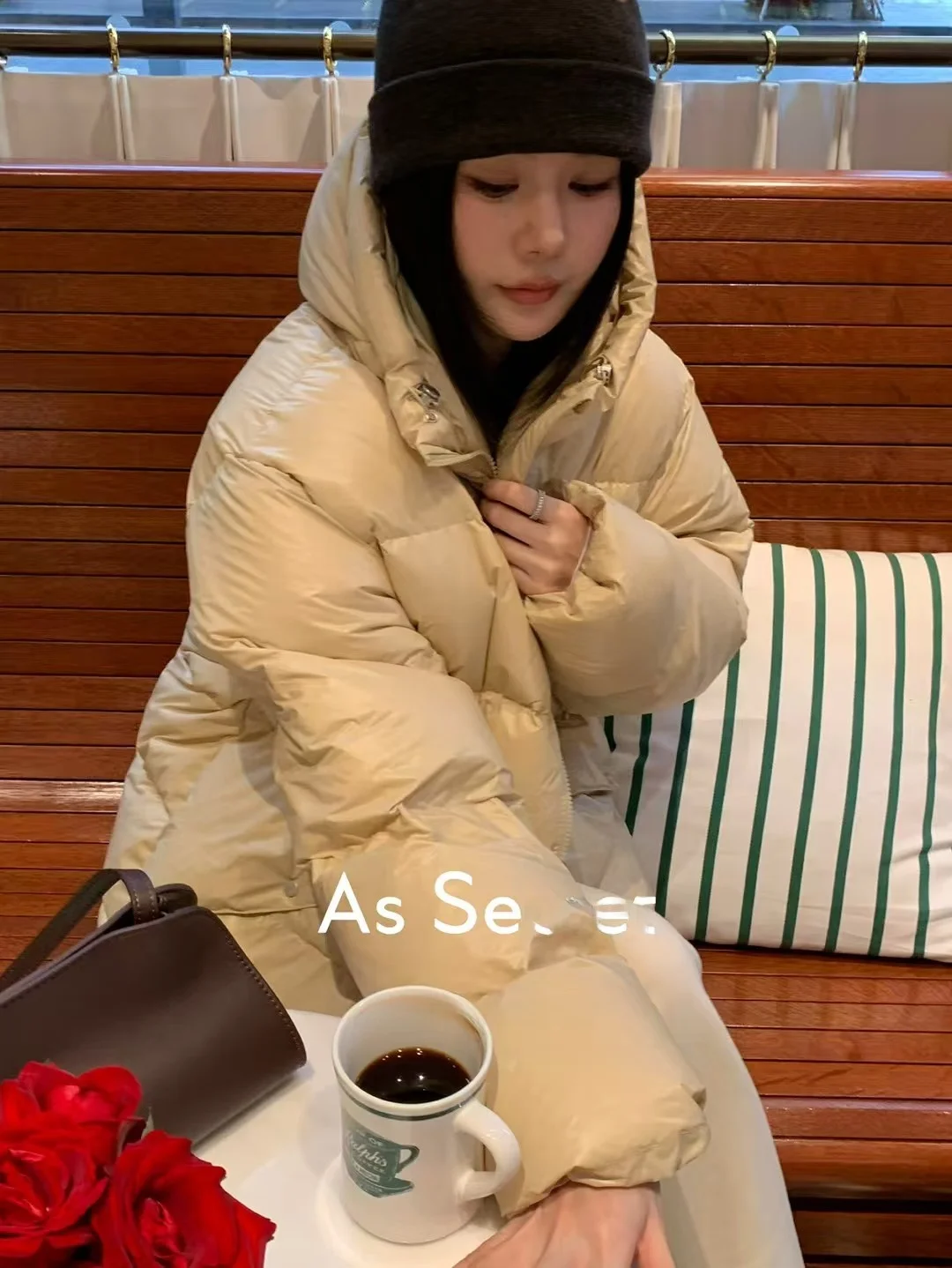 

e as Мягкая и теплая футболка-пуховик с шапкой Женская зимняя верхняя одежда Нежный крой Высокий пух