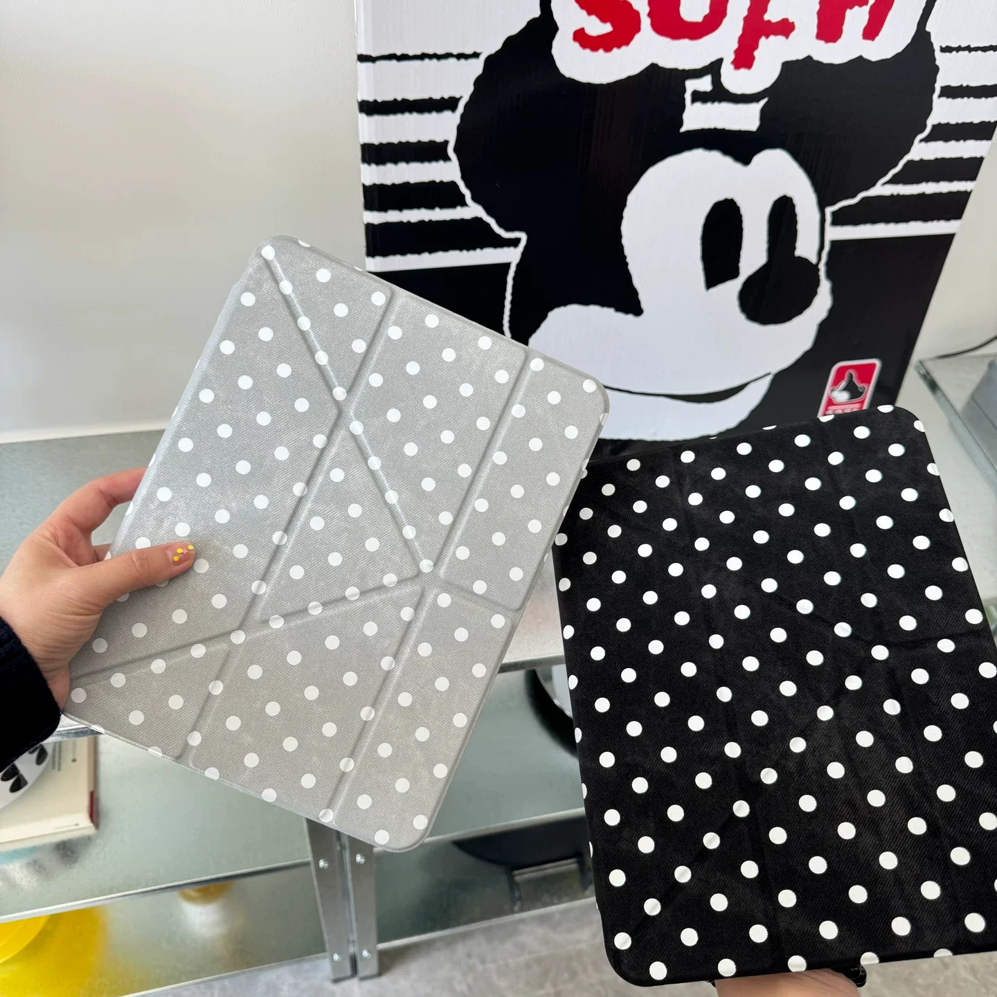 Black White Polka Dot Cover For iPad 10th 11th Gen 2025 7/8/9 10.2'' Start Case For Air 4 5 6 7 11 For Air 2 9.7 Pro 11 Mini 6 7