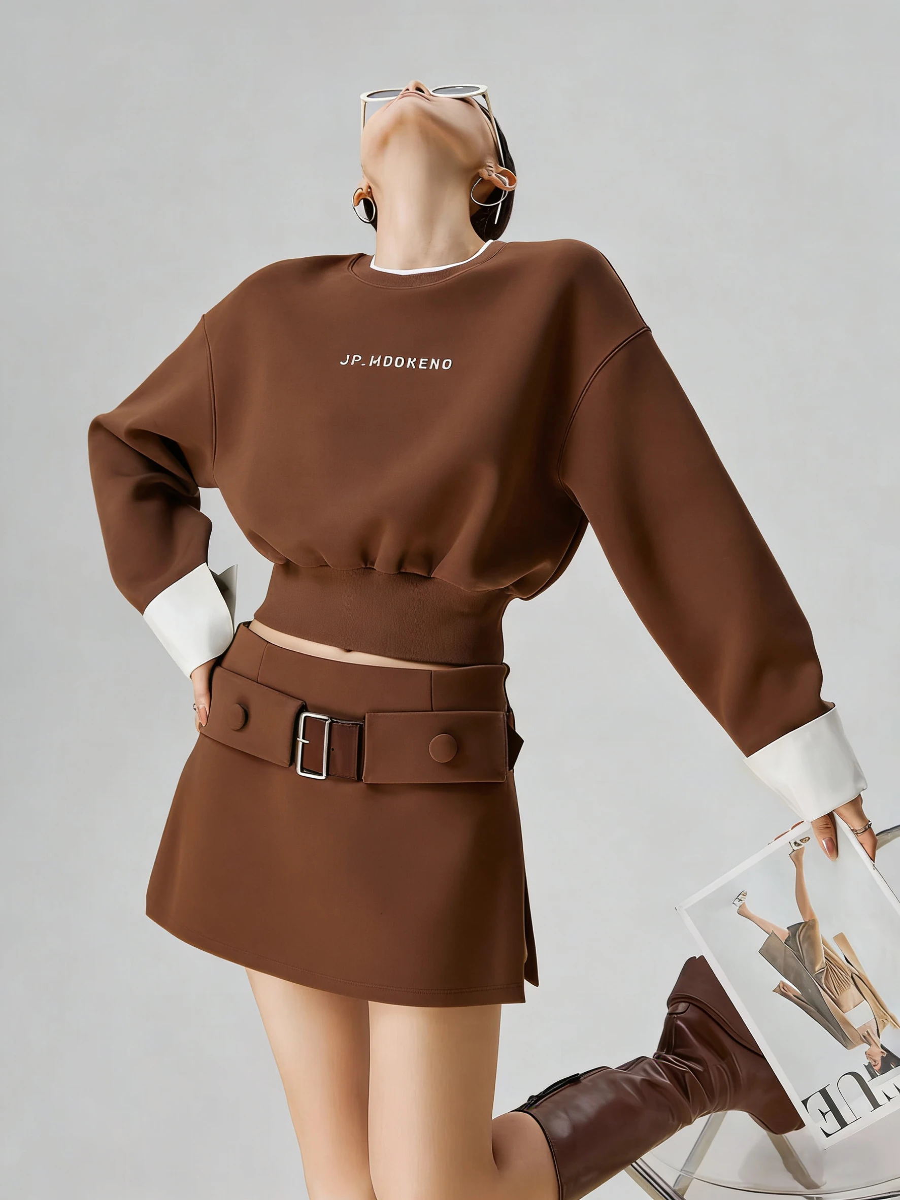 

Ретро-комплект из корейского коричневого свитшота и укороченных брюк с завышенной талией для женщин: уникальный и красивый зимний модный комплект