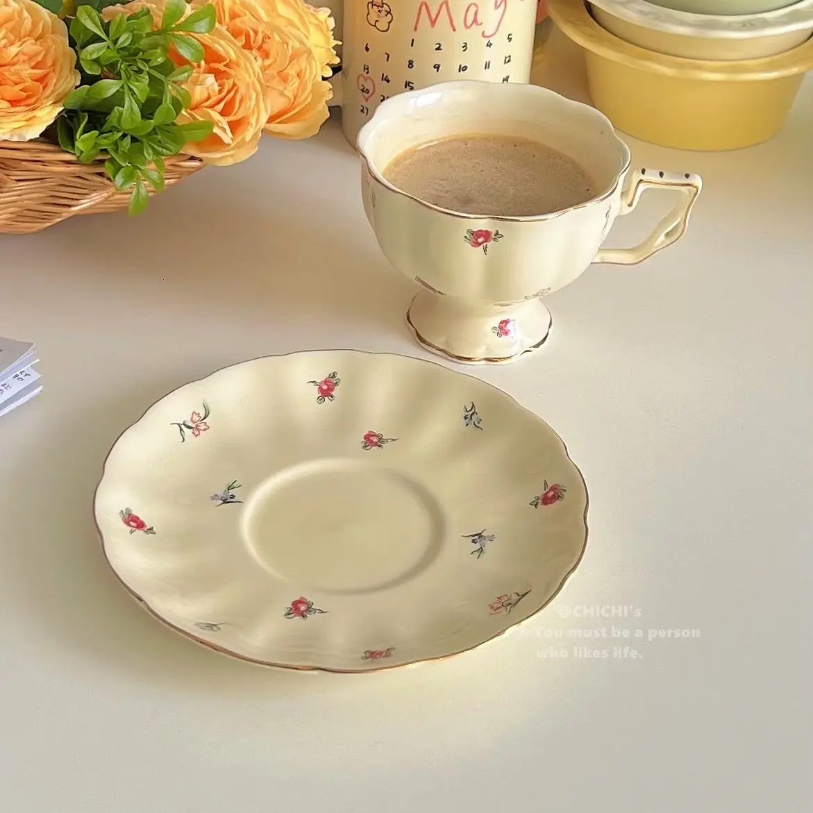 セラミックティーカップとプレートセット,絶妙なアフタヌーンティー,コーヒーカップ,クリームカラー,美容,家庭用カップ,誕生日プレゼント,250ml