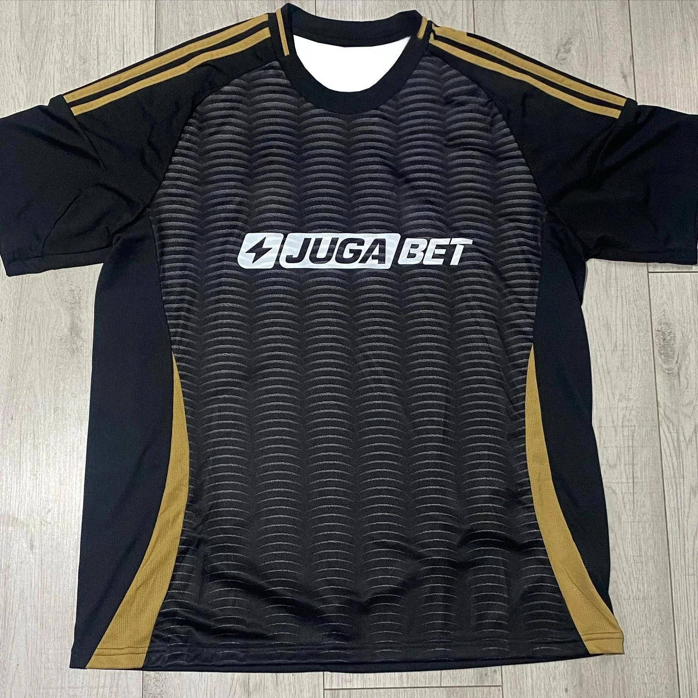 ملابس رياضية مطبوعة شهيرة لصيف 2025 في الولايات المتحدة، ملابس رياضية فضفاضة وسريعة الجفاف للرجال بأكمام قصيرة.