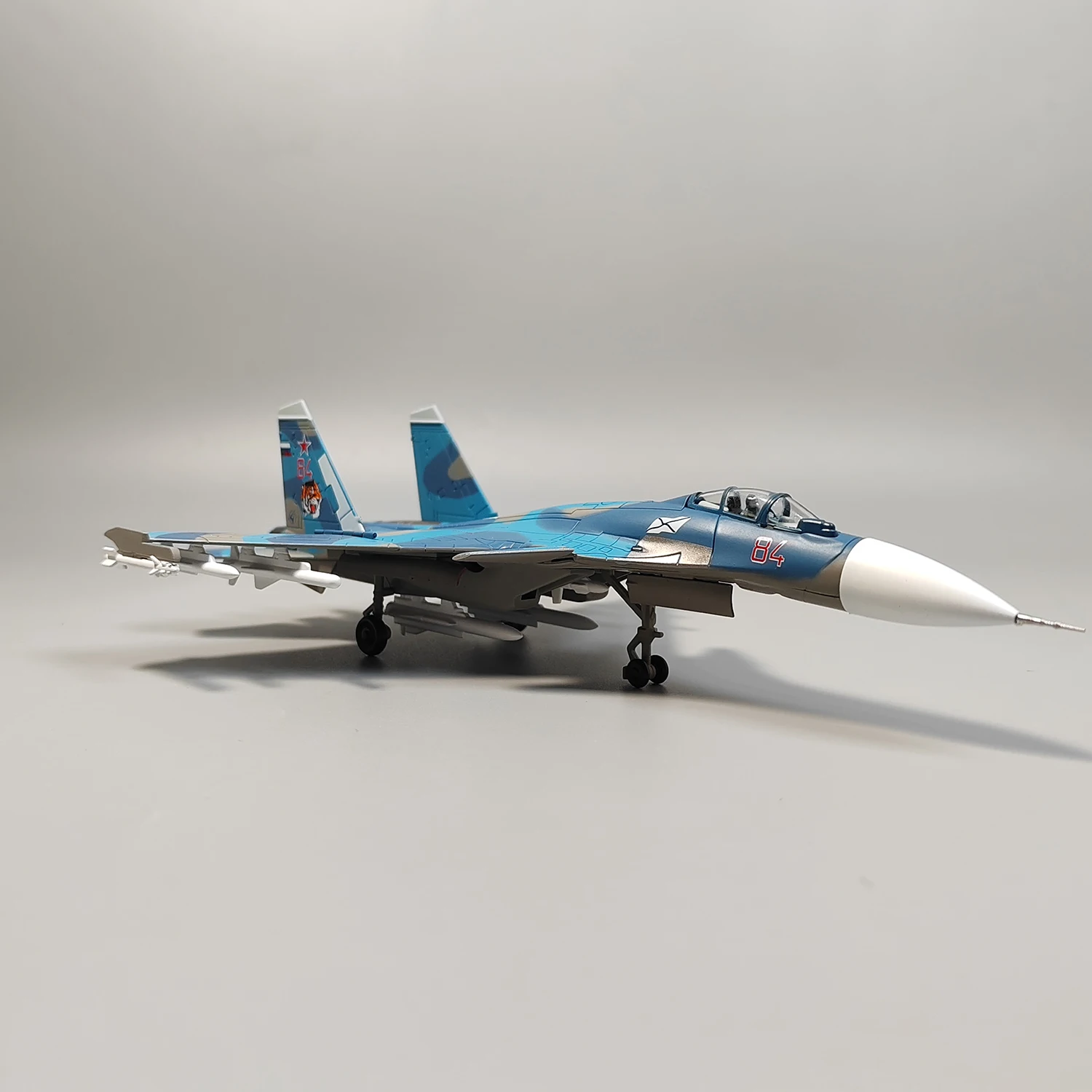 Échelle 1:100 Russe Marine Su-33 Electrolux Basé Avion De html Modèle Moulé Sous Pression En Alliage D'irritation Ics Jouets Souvenir Ornement Cadeaux Affichage