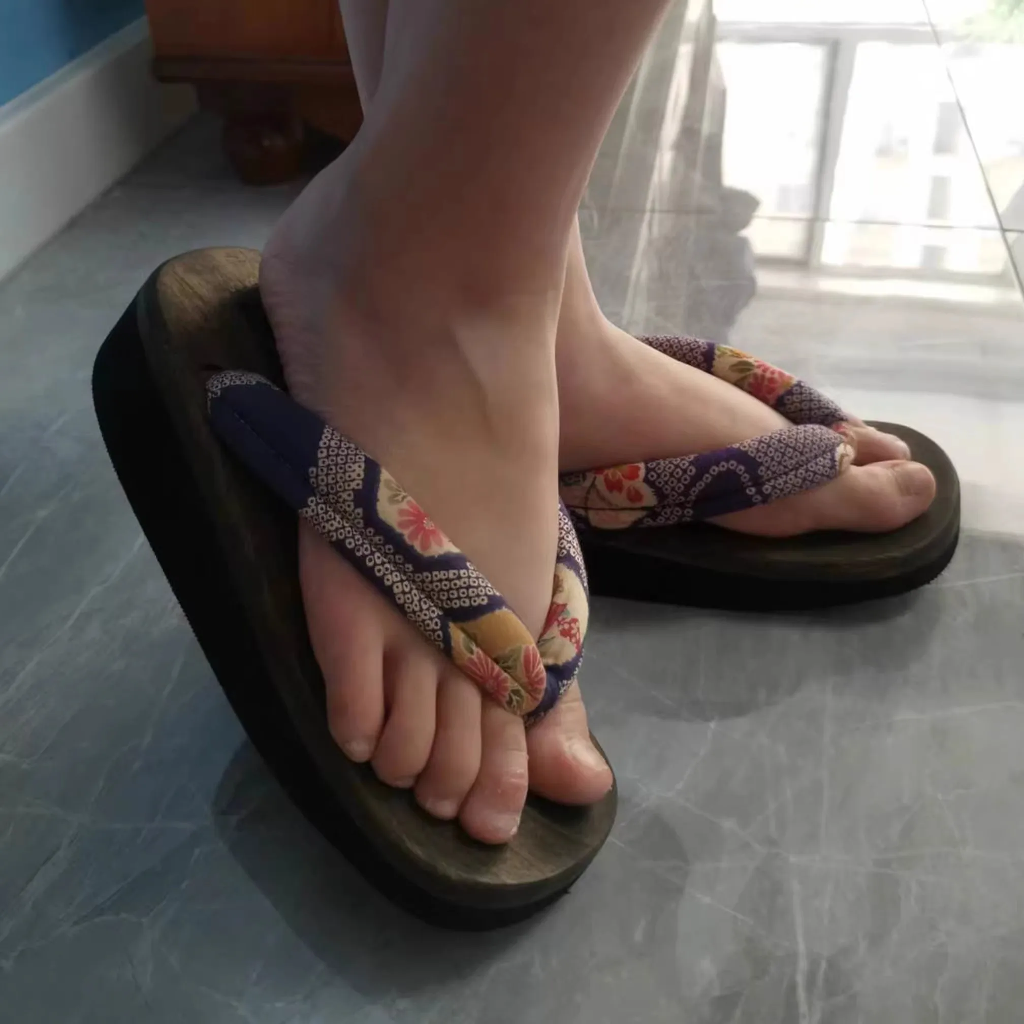Sepatu Cosplay Wanita Hak Seda - Geta Wooden Sandal ulasan dan harga