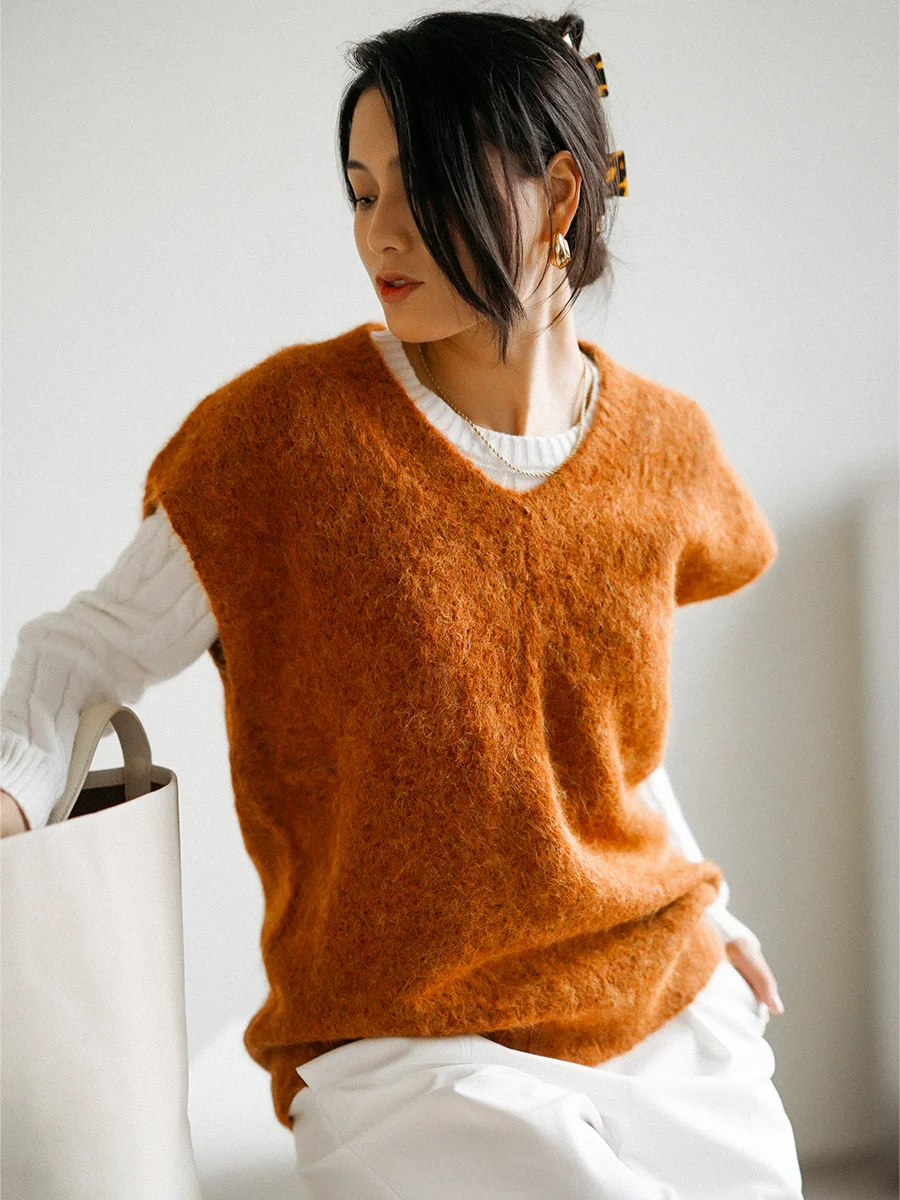 XiaoqianHalf SunlightLazy Alpaca Small VNeck Folding with Divine Tool Pullover Sweater Vest Female