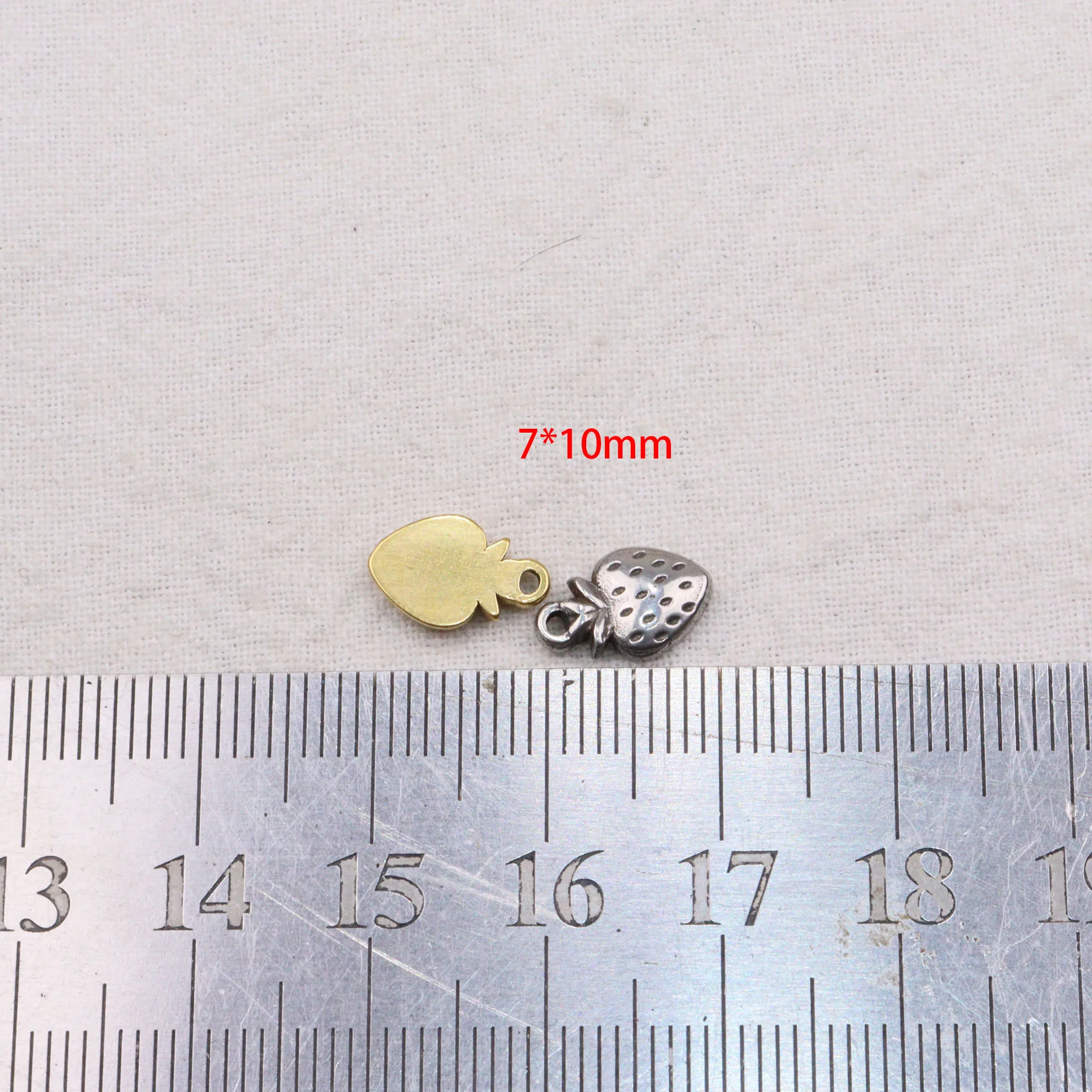 5pcs Wholesale Casting Stainless Steel High Quality Mini Strawberry Girl Unfading Charms Pendant DIY Necklace Earrings Bracelets