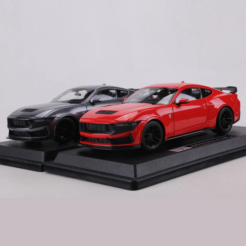 Maisto 1:24 2024 Ford Mustang Dark Harse Die-cast alloy car model toy collectible ornament