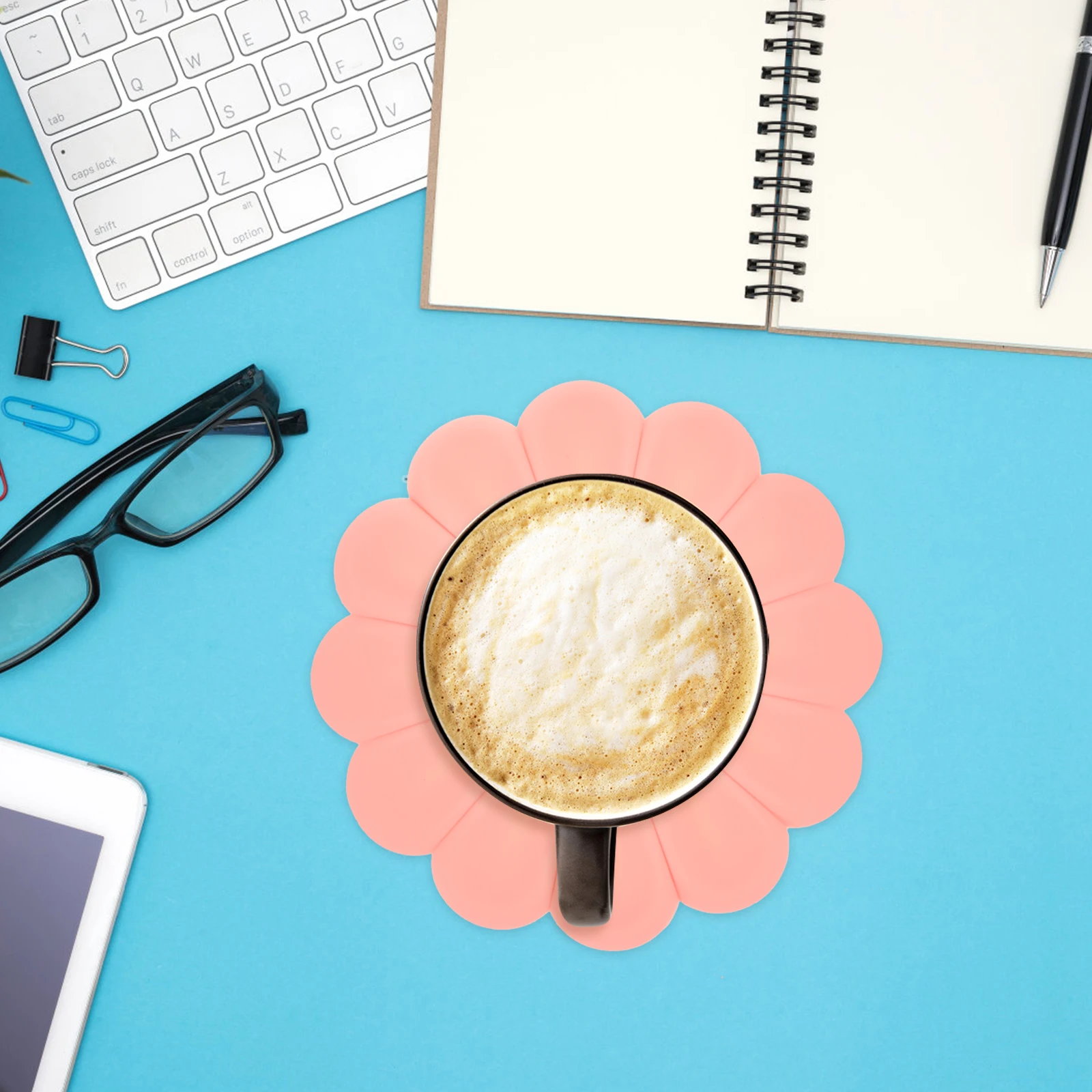 

Silicone Mat Heat Resistant Daisy Shaped Non-Stick Table Protector For Kitchen Coffee Mug Pot Holder Flower Design