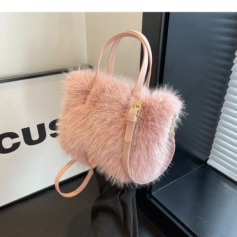 Faux Fur Toteกระเป๋าผู้หญิงPlush Luxury Designสุภาพสตรีกระเป๋าถือฤดูหนาวCrossbodyไหล่กระเป๋าBolsa Feminina 2025 ใหม่