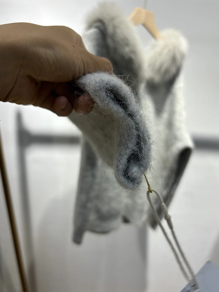 وصل حديثًا لعام 2025 سترة نسائية شتوية خضراء من فرو الثعلب الحقيقي سميكة محبوكة كبيرة الحجم سترة فضفاضة للفتيات باللون الرمادي معطف بقلنسوة