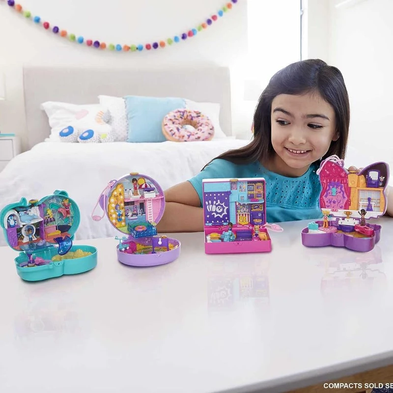 Polly Pocket Compact Playset, Race & Rock Arcade avec 2 micro-poupées et accessoires, Jouets de voyage avec surprise, Révélation des cadeaux de vacances