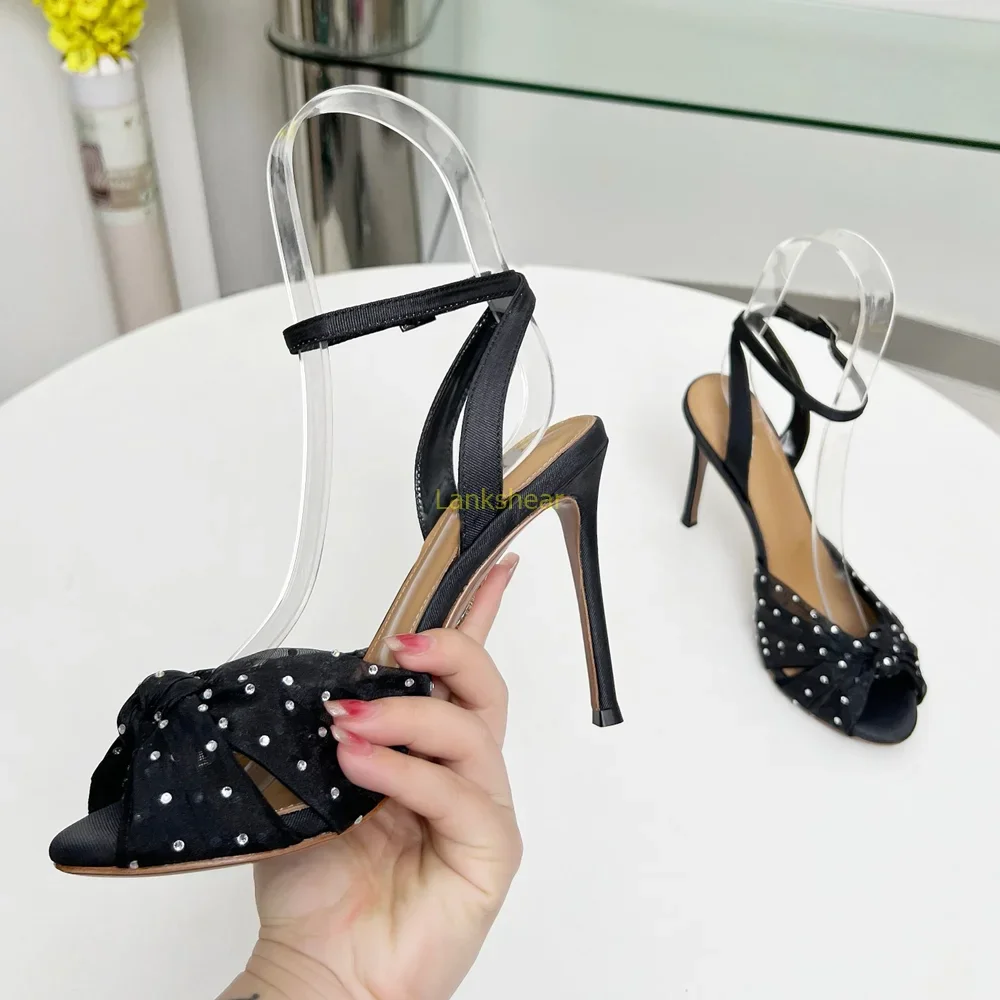 Sandal med Krystaldetaljer og Slingback - usage example