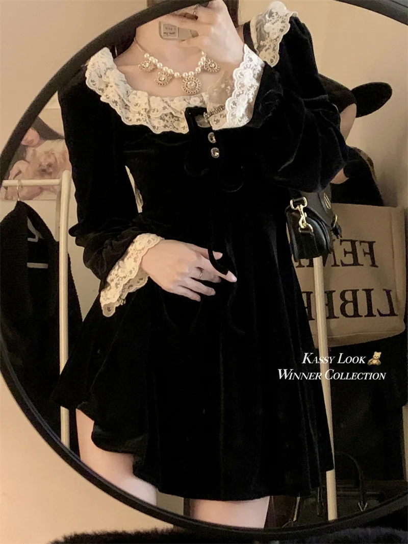 

French Hot Girl Lace Patchwork Velvet Dress for Women's Winter Long-sleeved Slim Fit A-line Short Dress Fashion Female Clothes