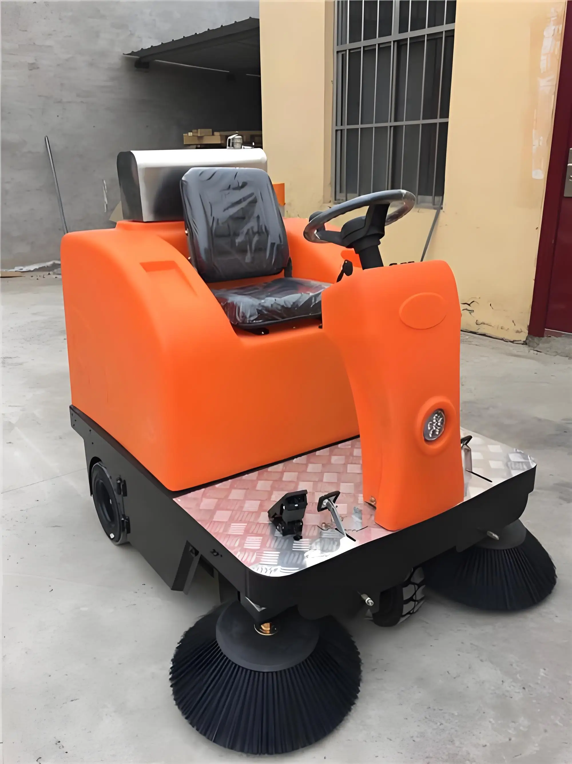 Warehouse Property Supermarket Drive Equipment Fully Enclosed Road Cleaning Machine