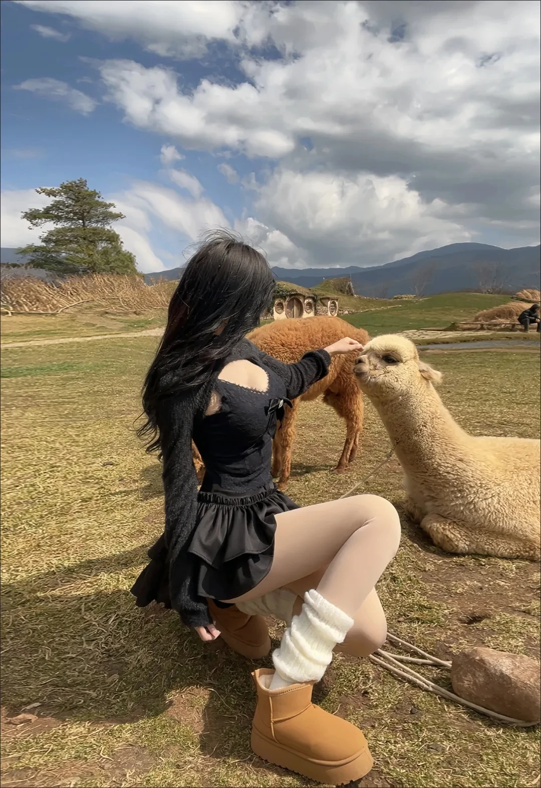 قميص قصير مرقع من الدانتيل بدون حمالات بلوزات نسائية سوداء Y2k + تنانير عتيقة على الطراز القوطي الشرير أطقم ملابس داكنة