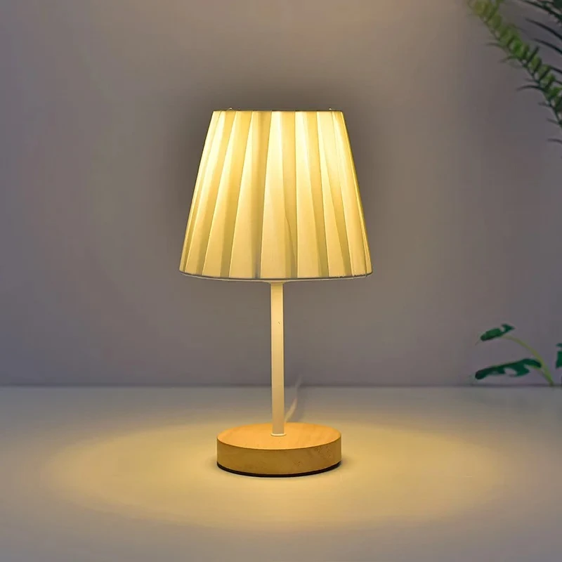 

Светодиодная настольная лампа из массива дерева с тканевым абажуром, прикроватный ночник для спальни, декоративная атмосферная лампа для кабинета и гостиной, креативный дизайн