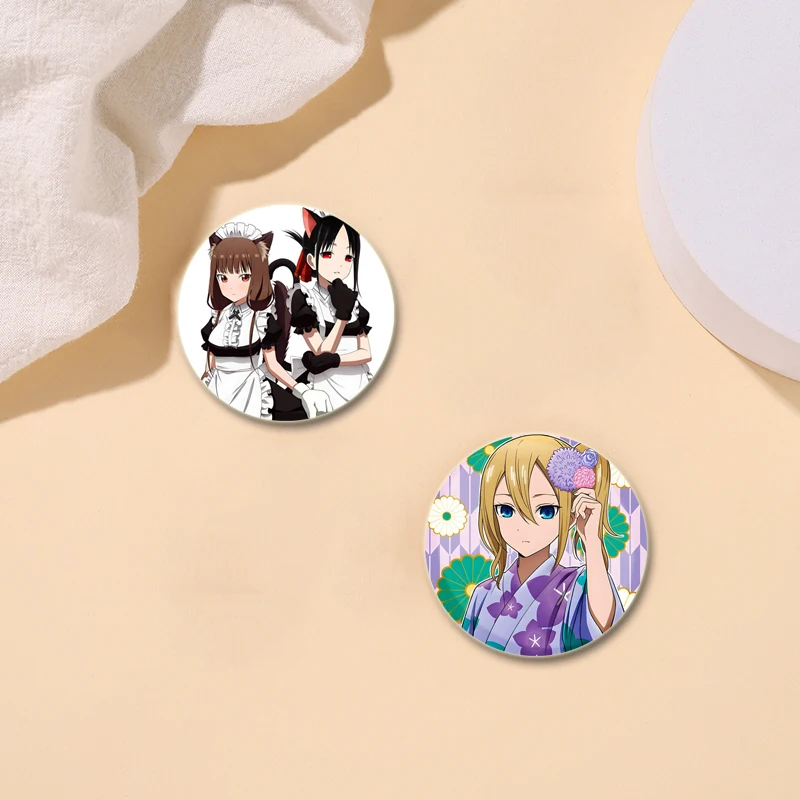 Cartoon Figures Emblema Snap-in Broche para Mochila, Kaguya-sama, Love is War, Ultra Romântico, Anime, Shinomiya, Hayasaka