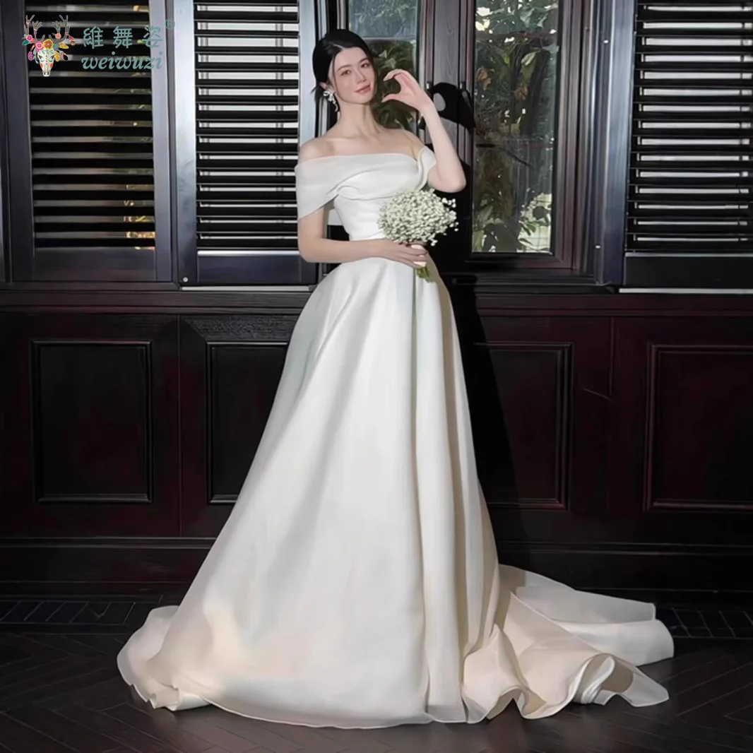 

French Style Minimalist Off The Shoulder Brush Style Trailing Bridal Wedding Dress with A-line and Floor Light Wedding Dress