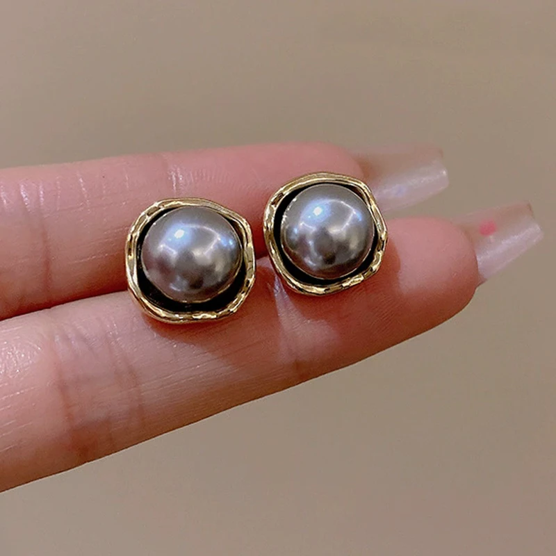 Exquisite Grey Imitation Pearl Stud Earrings for Women Golden Irregular Metal Geometric Frame Round Earrings Elegant Jewelry