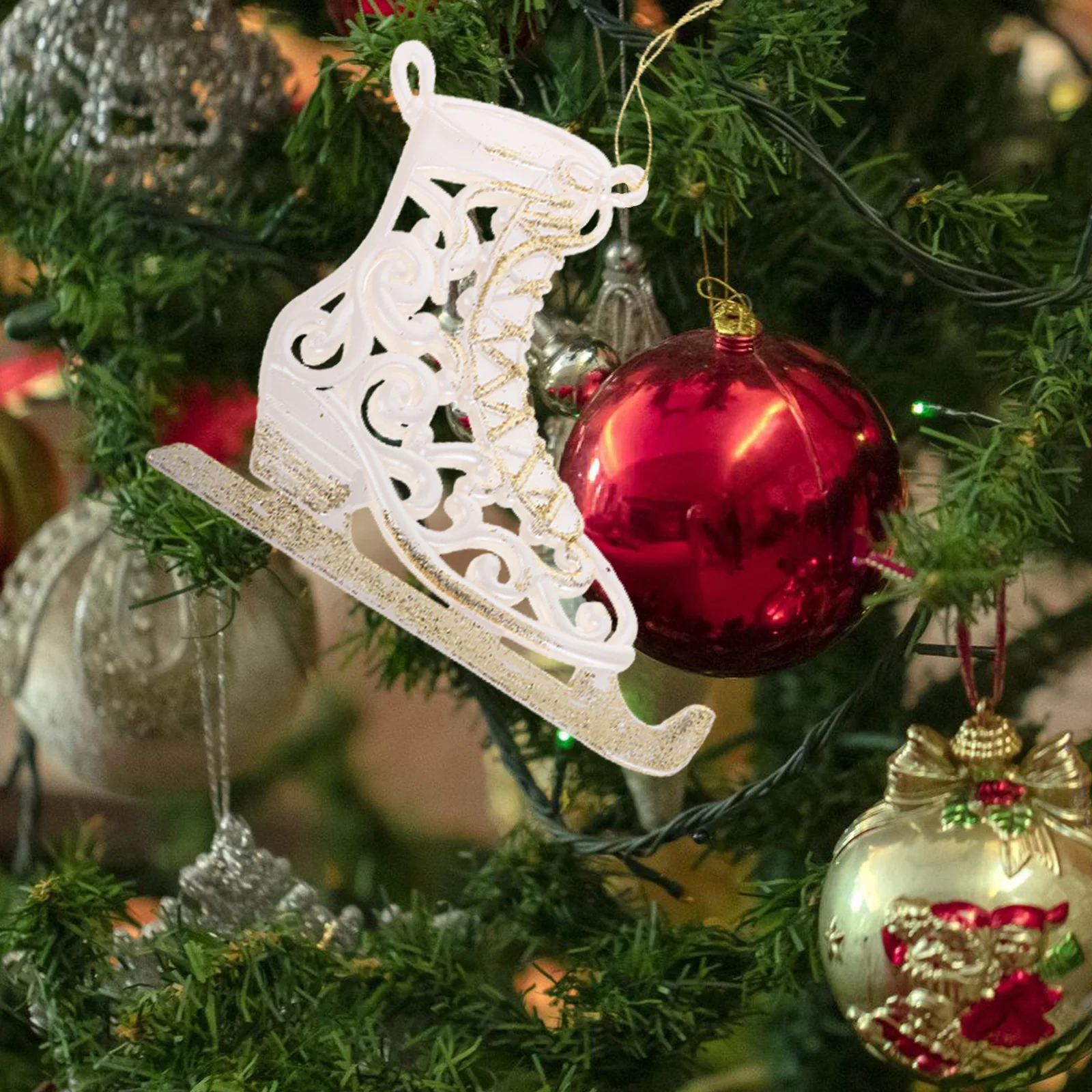 

4pcs Skate Shoe Pendant Christmas naments Beautifully Designed Decorations Keychains Holiday Tree Shatterproof Baubles Ice