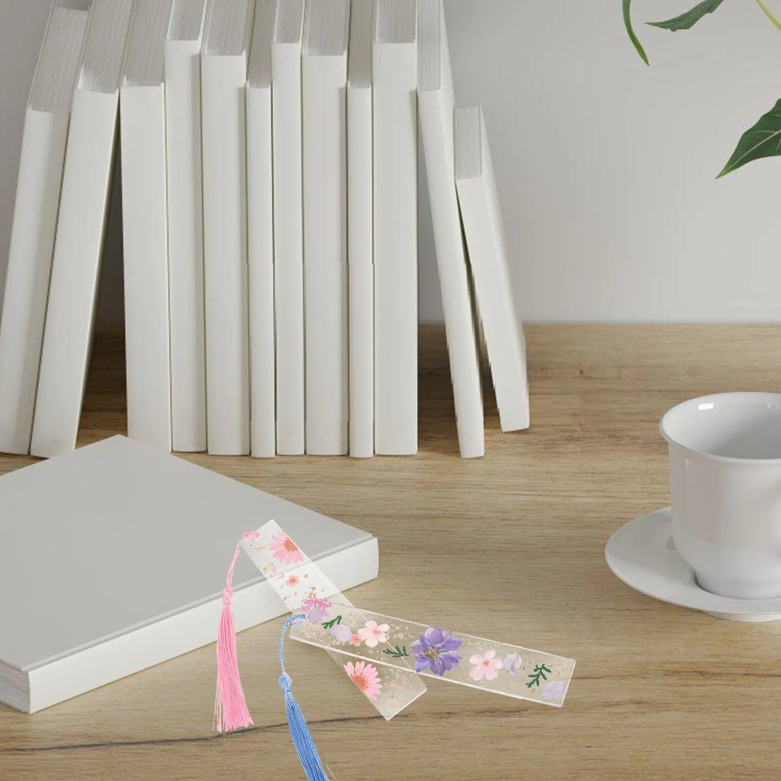 

2Pcs Resin Bookmarks Dried Flower Pattern Tassel Delicate Handmade Decorative Bookmarks Creative Gifts for Readers Students