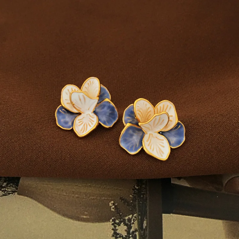 French Flower Earrings Small and Unique Contrast Color Stereoscopic Design Earrings Female Boho Summer Jewelry for Lady Korean