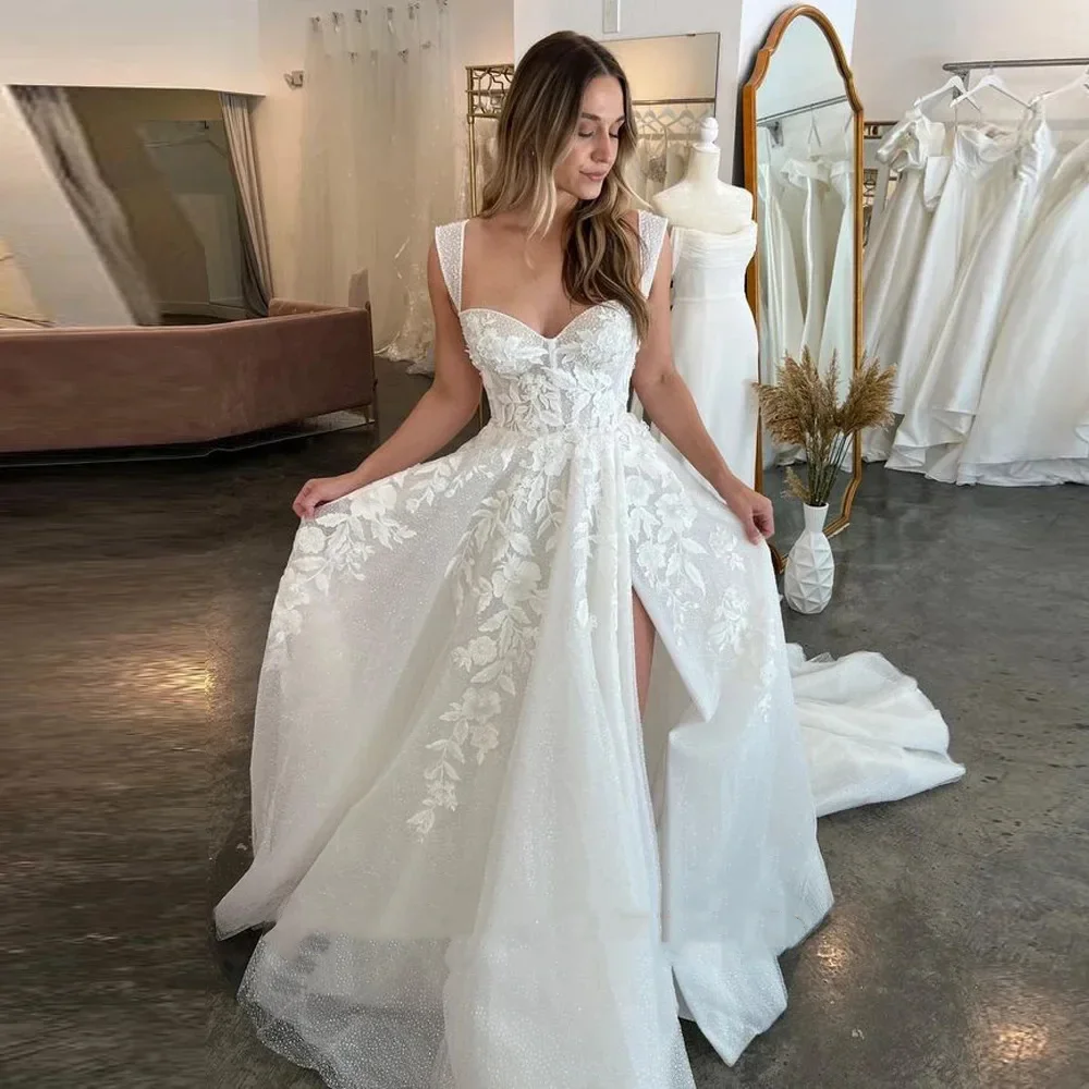 ชุดแต่งงานที่สวยงาม ผ้าทูลล์ คอวี ทรงเอ ผ่าข้างสูง จับจีบ ประดับลูกไม้ ชุดเจ้าสาวแบบสั่งตัด