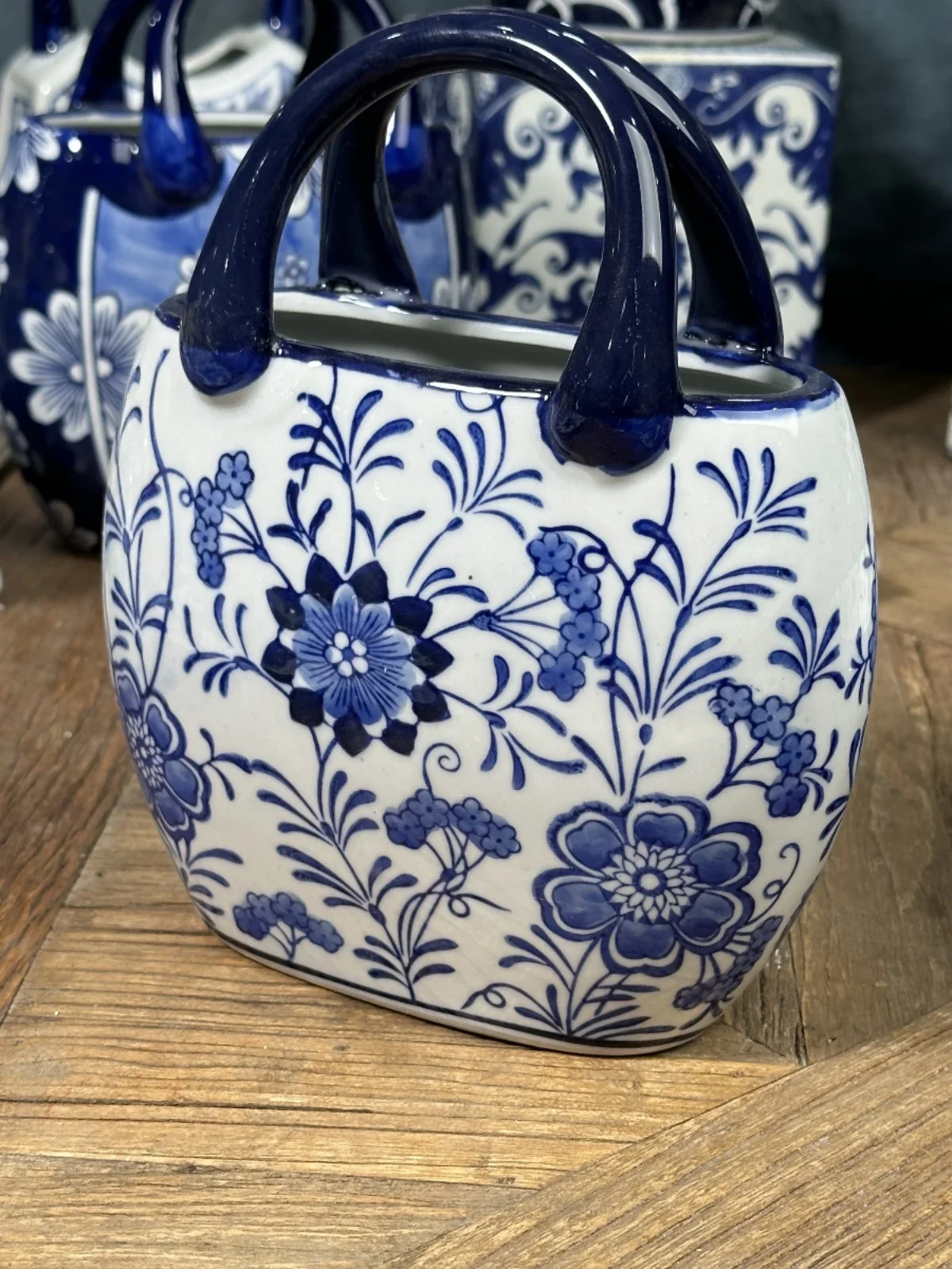 Blue and white hand-painted vases, flower baskets, flower pots, rabbit ornaments, underglaze colored ceramic plates