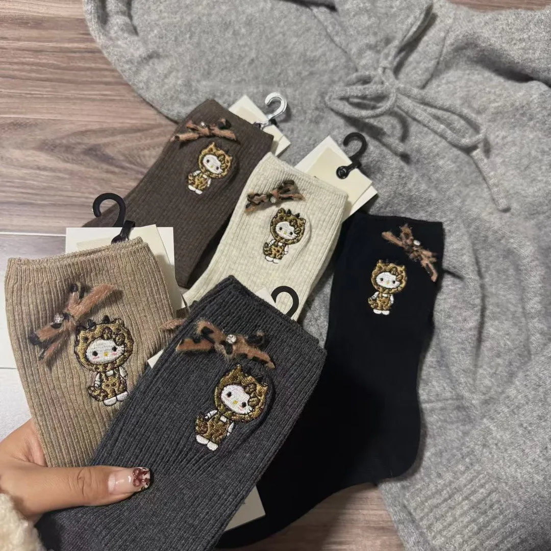 

Hello Kitty Носки Три чайки Принты Осень - зима Женские носки Мультфильмы Милый ретро - бант Блестящий бриллиант Дизайн хлопчатобумажные носки Девушки Подарки