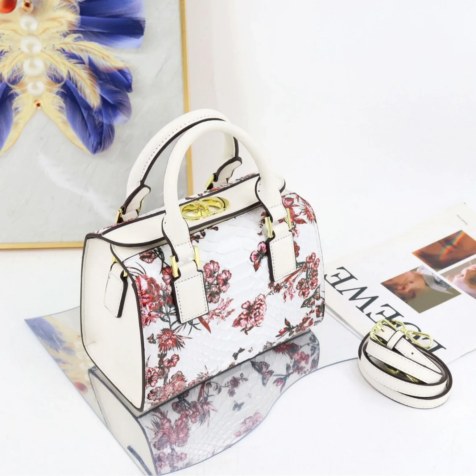 

2025 Women's Luxury Brand Crossbody Bag Leather Shoulder Messenger Handbags Famous Designer Elegant And Functional