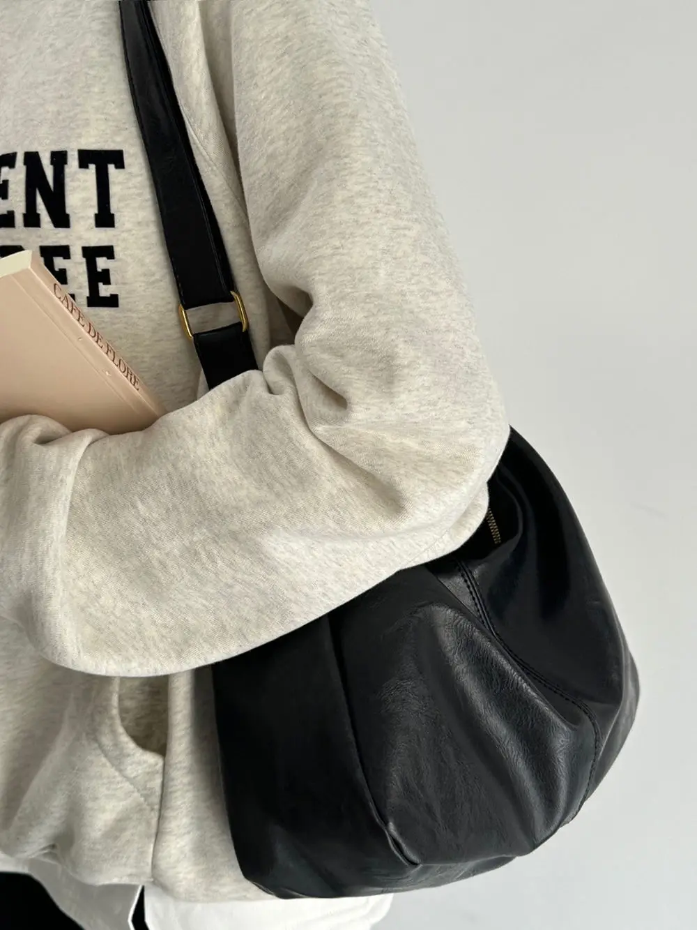 

Retro Commuter Women's Tote Bag Large Capaci Crossbody Bag Faionable Belt Decoration PU Leather Handbag for Daily Use