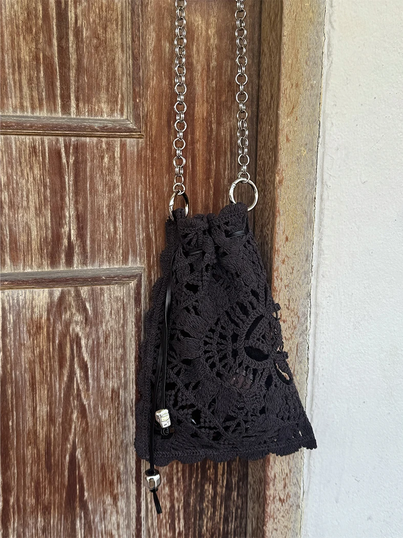 sac-a-main-artisanal-a-chaine-crochetee-avec-cordon-de-serrage-sac-de-vacances-nine-five-park-ete-2026-accessoires-de-sac-a-main