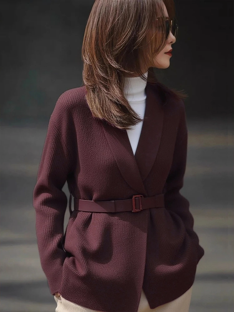 

Виноградно-фиолетовая вязаная куртка с короткой талией, женская осень 2023, новый высококачественный нишевый топ без столкновений с темпераментом