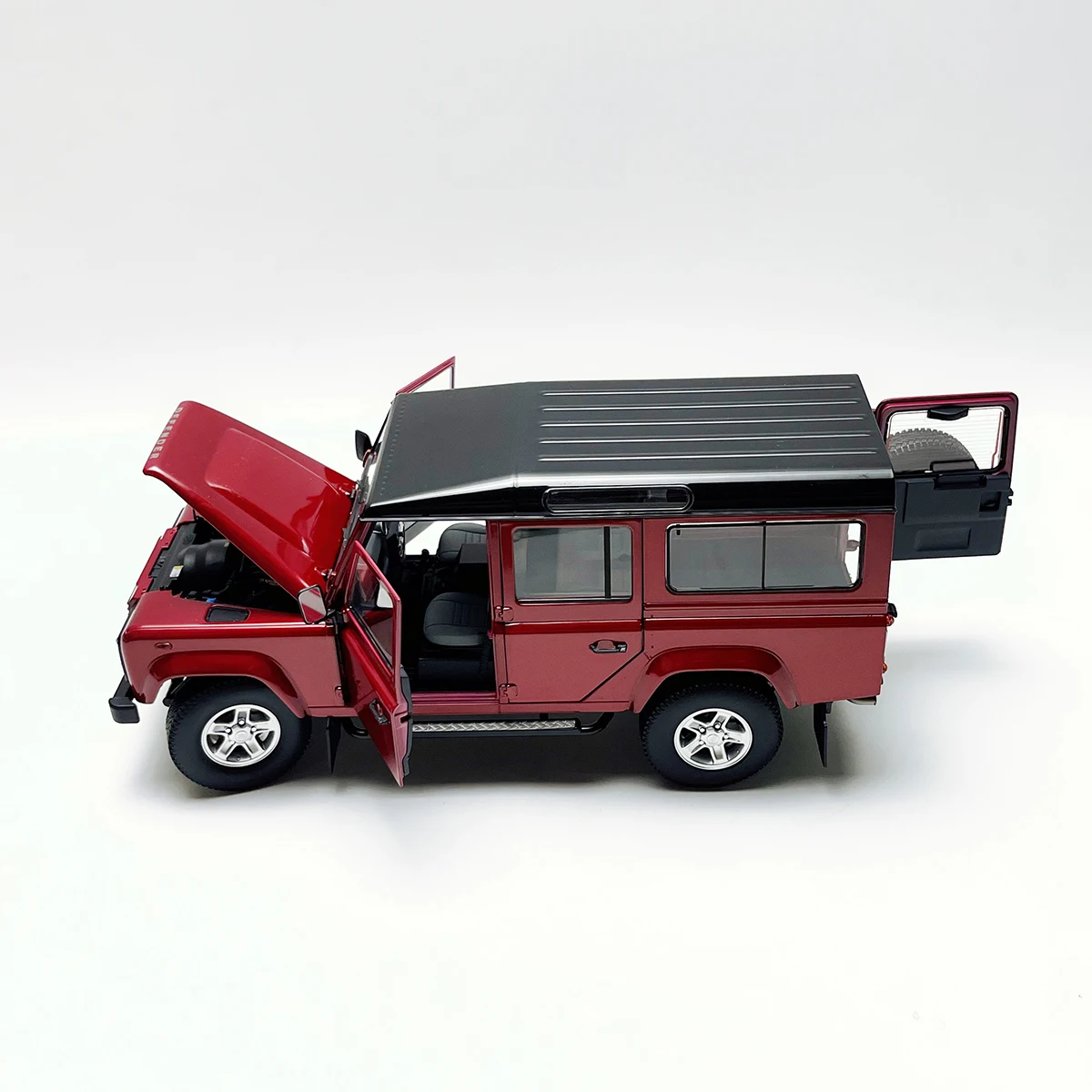 

1:18 Scale Diecast Alloy Land Rover Defender 110 Off-road Vehicle Toys Cars Model Classics Adult Souvenir Gifts Static Display