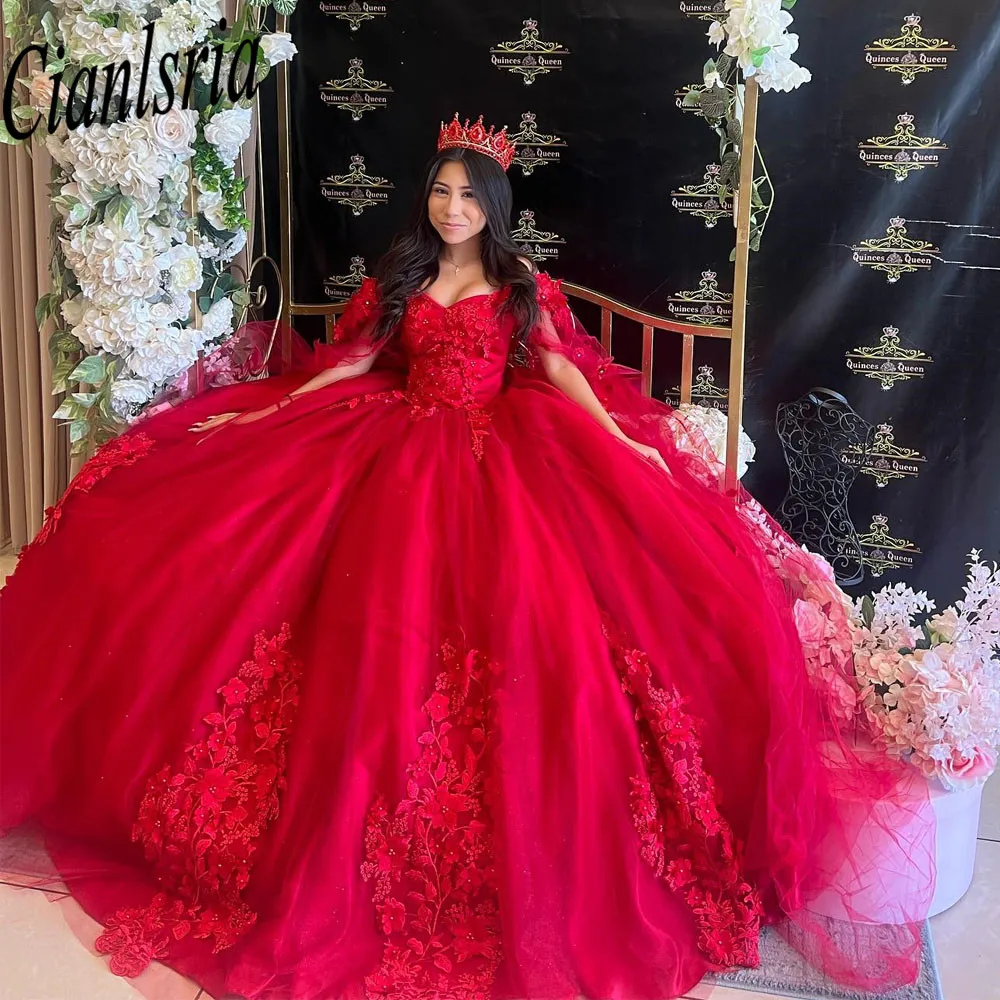 فساتين Quinceanera حمراء على شكل كرات مزينة بالورود من الكريستال الحلو 16 فستان مع عباءة حفلة عيد ميلاد