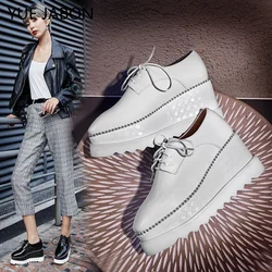 Fashion Rivet Dec Thick Sole Breathable Vulcanized Shoes Women Sneakers Patent Leather Platform Shoes Women Lace Up Casual Shoes