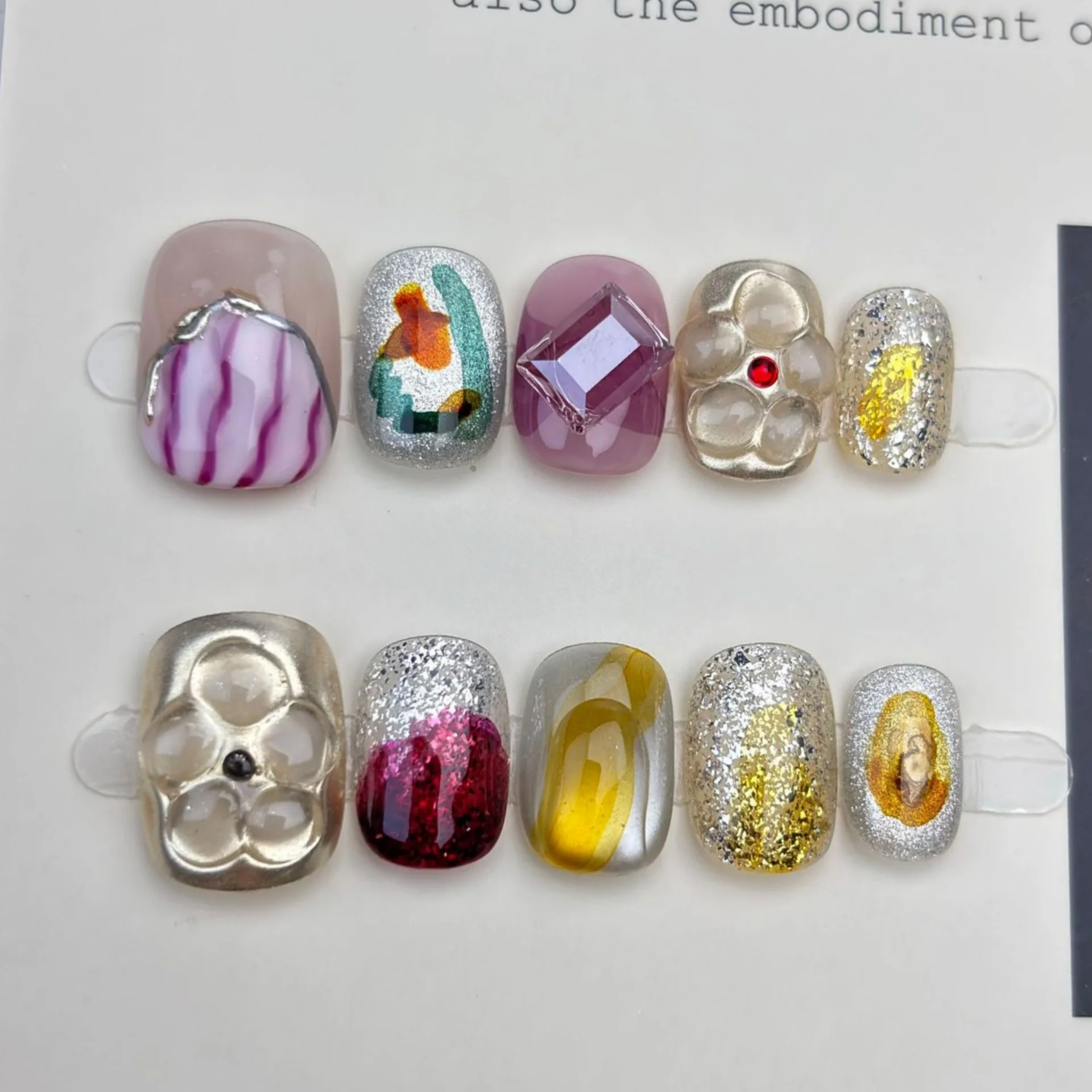 10 Stück tragbare bunte handgemachte Tipps zum Aufdrücken von künstlichen Nägeln, fertiges Blumen-Diamant-Design, quadratische falsche Nagelkunst-Kurznägel-Sets