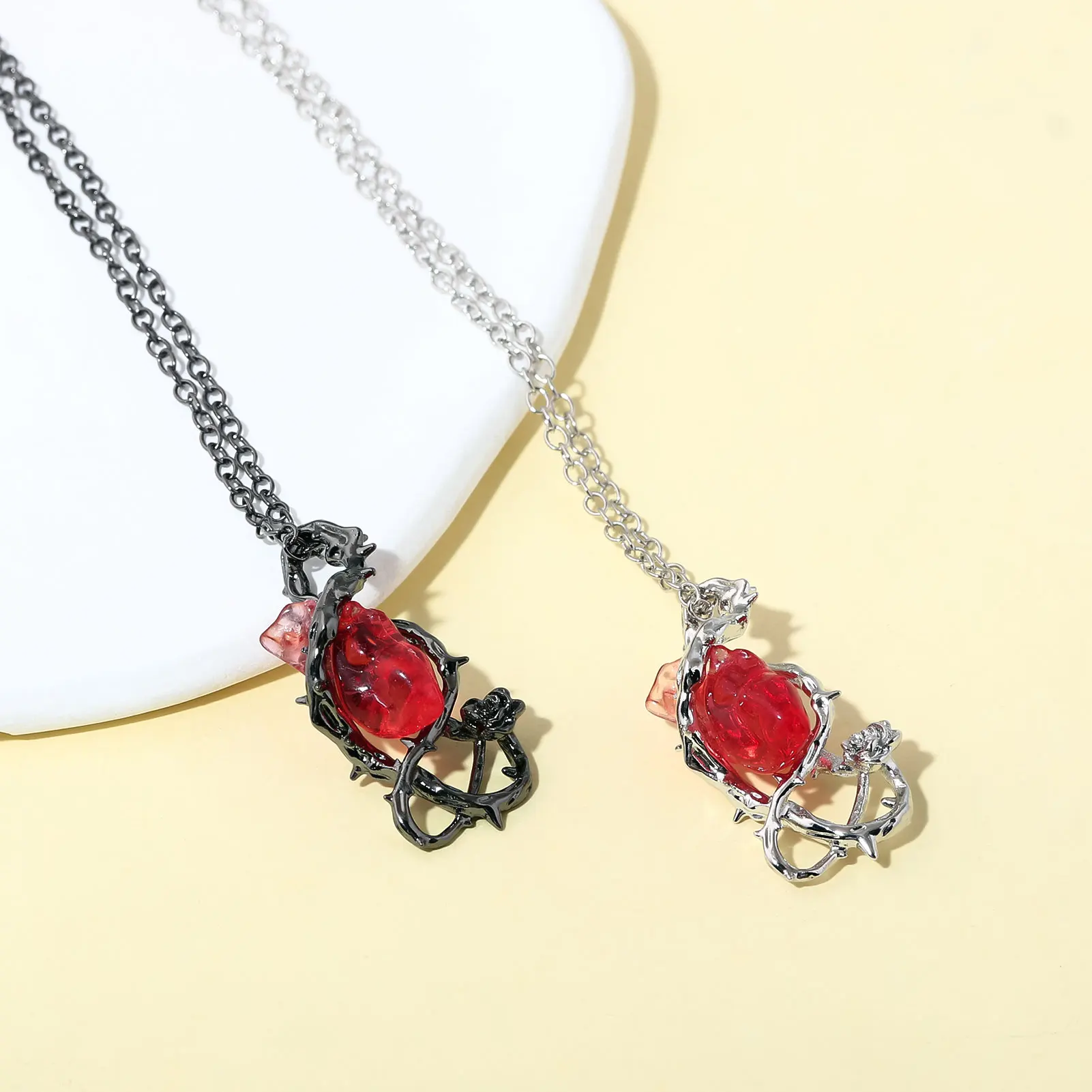 الإبداع القوطية القلب مع الشوك قلادة المرأة العصرية الأحمر كريستال شوكة الحب هالوين المختنقون اكسسوارات مجوهرات هدية #5