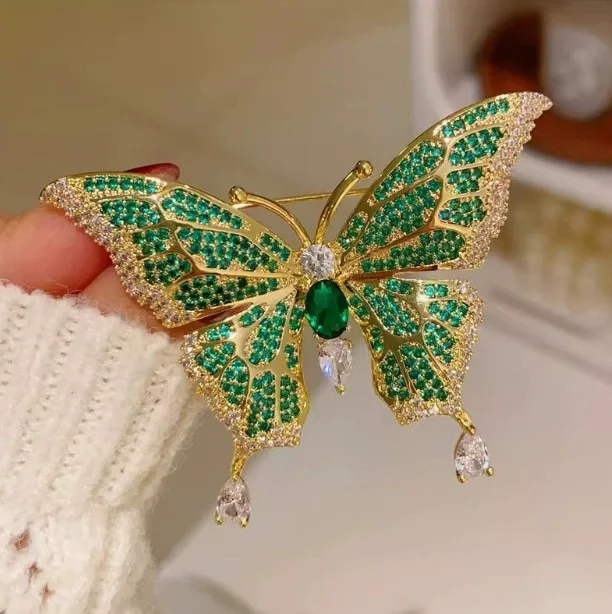 Chic Green Butterfly Brooches for Girls Women Lovely Insect Pins Accessories Party Gifts Spring Summer Holiday Gift 2025