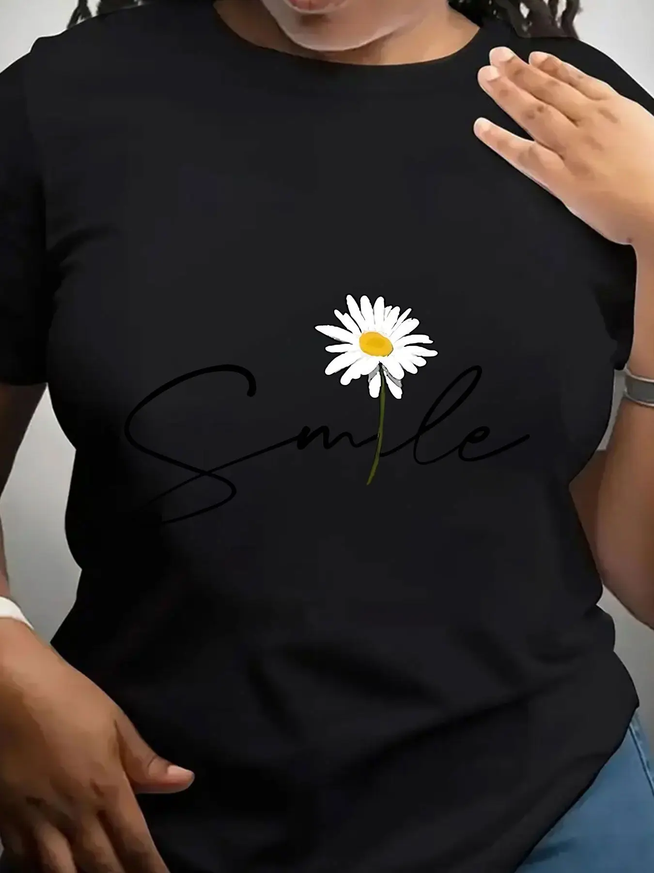 Women's Trendy Crew Neck T-Shirt Smile with Daisy Flower Print Suitable for Casual Sportswear