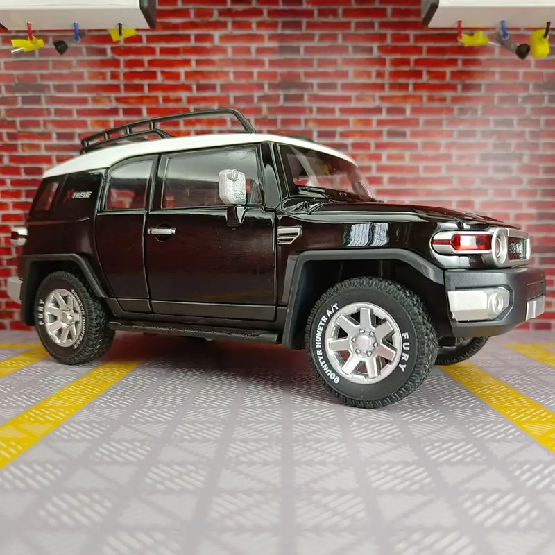 1:24 Toyota FJ modelo de coche de aleación, puertas y capó de motor, el maletero se puede abrir tiene funciones de sonido y iluminación, detalles ricos
