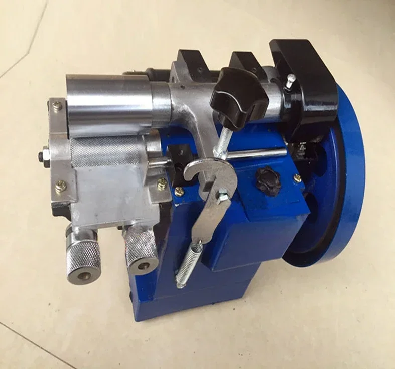 

Gluing Machine 6CM Speed Adjustable & Strength Glue Spreading Machine For Leather Products, Zippers