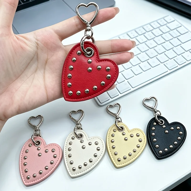 Punk Rivet Heart Keychain, Sweet and Cool Style Pu Leather Heart-Shaped Pendant, Personalized Metal Hanging Ornament, Bag Accessory Keychain, Bag Decoration Hanging Chain Gift