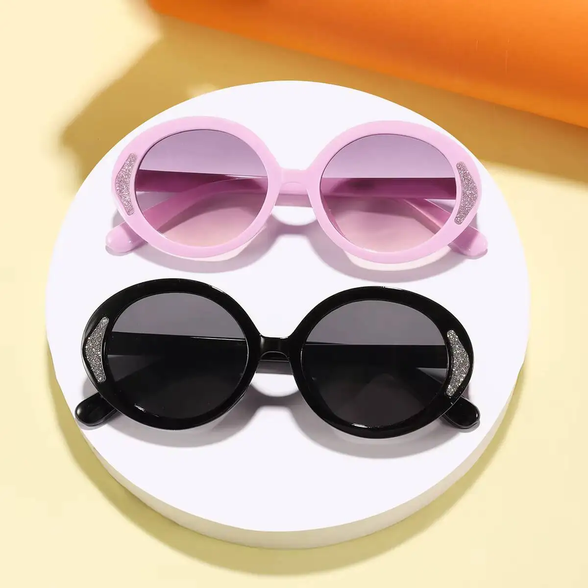 2026 Kinder-Sonnenbrille in Bonbonfarben mit Feinem Glanz, Ovaler Rahmen, Niedliche Baby-Trendbrille für Modische Straßenfotografie