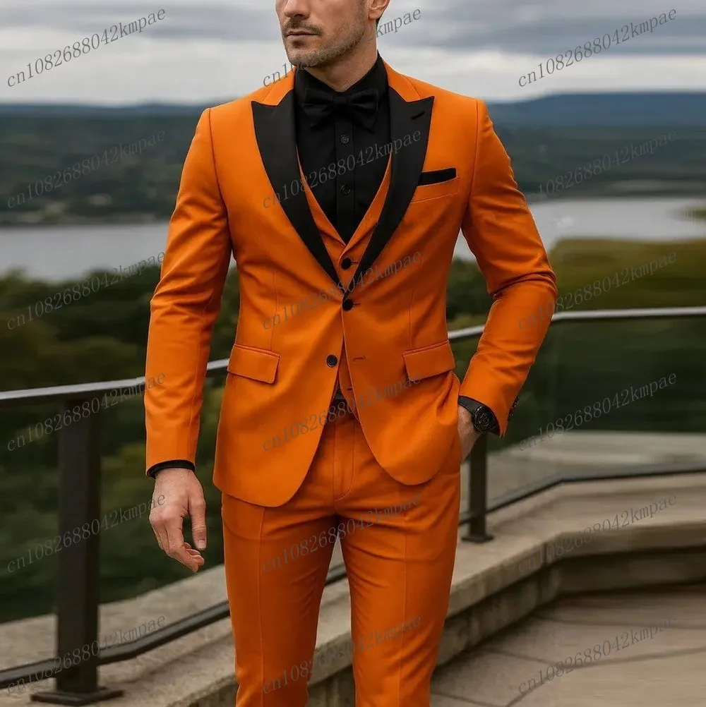

Оранжевый формальный мужской костюм с черным воротником, жених, жениха, свадебной вечеринки, выпускного вечера, деловые мужские смокинги, комплект из 3 предметов, пиджак, жилет, брюки