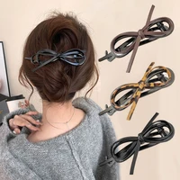 Pinzas para el cabello acrílicas huecas elegantes, lazo de cuero con estampado de leopardo, Clip de pico de pato para mujeres y niñas, pasadores giratorios antideslizantes para cola de caballo