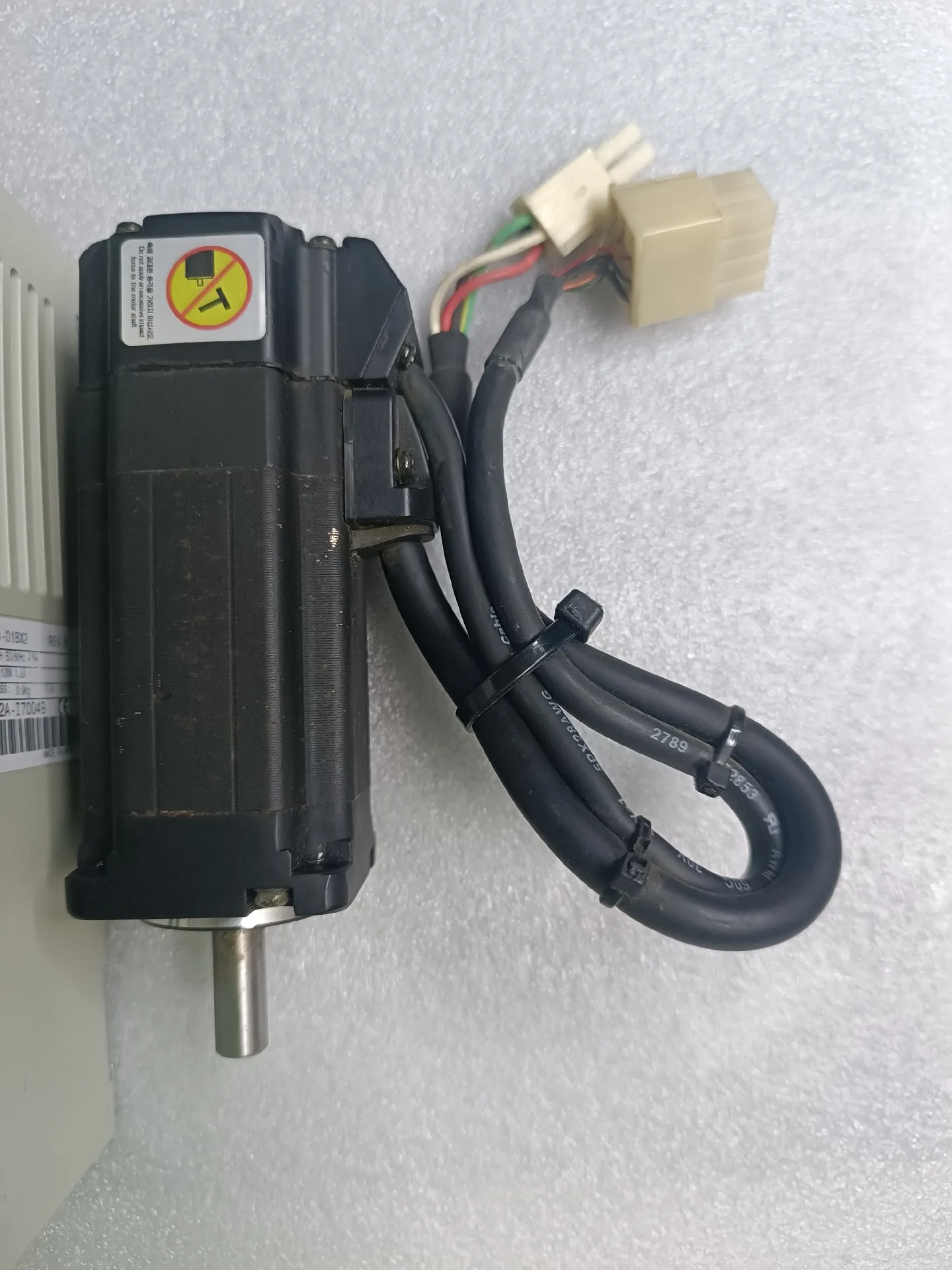 2003-CSD3-01BX2 2004-RZ01BA1ANT3 Servoaccionamiento y motor