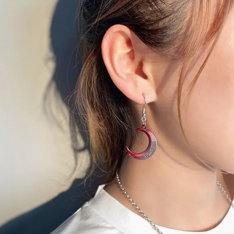 Nuevo Marvel Moon Knight películas periféricas aleación creativa collar de Metal pendientes nicho accesorios de alto valor regalos al por mayor